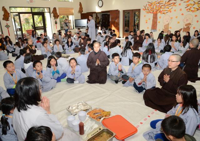 Hoa Kỳ: Khóa tu thiếu nhi mùa đông năm 2017 tại chùa Đức Viên - San Jose - ngày 29/12