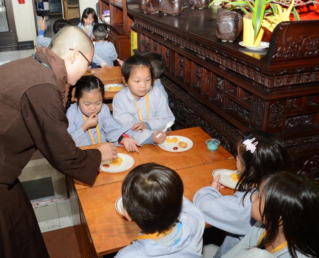 Hoa Kỳ: Khóa tu thiếu nhi mùa đông năm 2017 tại chùa Đức Viên - San Jose - ngày 29/12