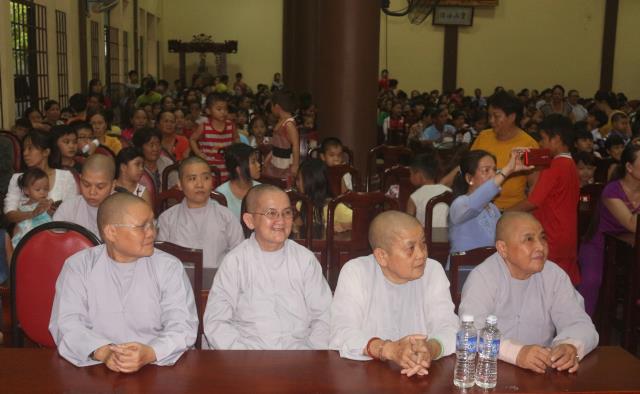 Bình Dương: Đêm Hội Trăng Rằm tại chùa Hội Khánh.