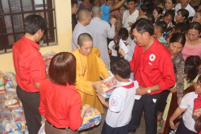 Bình Dương: Đêm Hội Trăng Rằm tại chùa Hội Khánh.