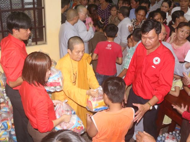 Bình Dương: Đêm Hội Trăng Rằm tại chùa Hội Khánh.