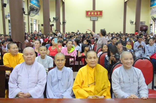 Bình Dương: Đêm Hội Trăng Rằm tại chùa Hội Khánh.