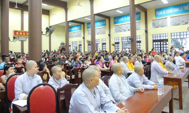 Bình Dương: Đêm Hội Trăng Rằm tại chùa Hội Khánh.
