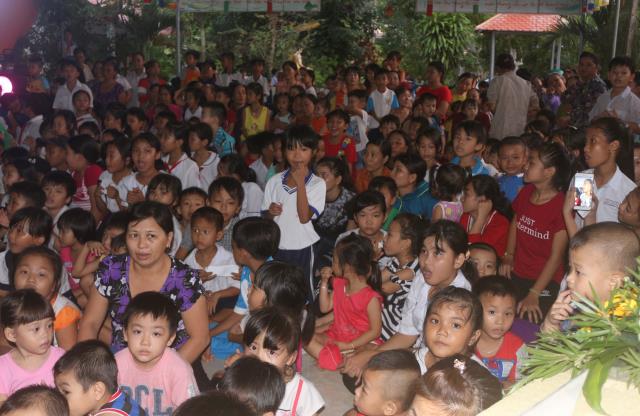 Bình Dương: Lễ hội “Đêm Hội Trăng Rằm” tại chùa Minh Thạnh.