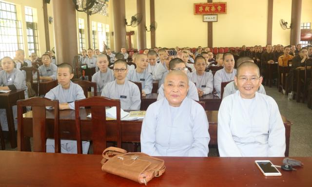 Bình Dương: Lễ trao học bổng cho các Tăng Ni sinh Trường TCPH tỉnh Bình Dương.