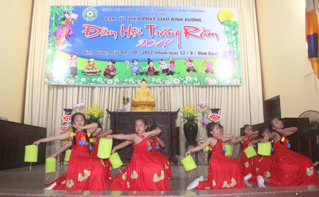 Bình Dương: Đêm Hội Trăng Rằm tại chùa Hội Khánh.