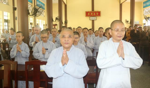 Bình Dương: Lễ trao học bổng cho các Tăng Ni sinh Trường TCPH tỉnh Bình Dương.