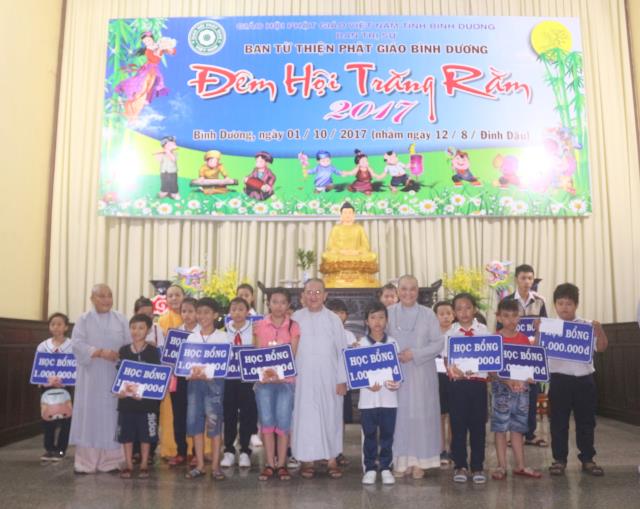 Bình Dương: Đêm Hội Trăng Rằm tại chùa Hội Khánh.
