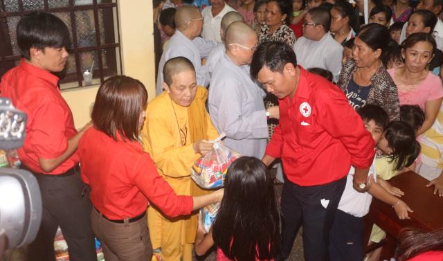 Bình Dương: Đêm Hội Trăng Rằm tại chùa Hội Khánh.