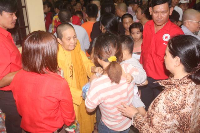 Bình Dương: Đêm Hội Trăng Rằm tại chùa Hội Khánh.