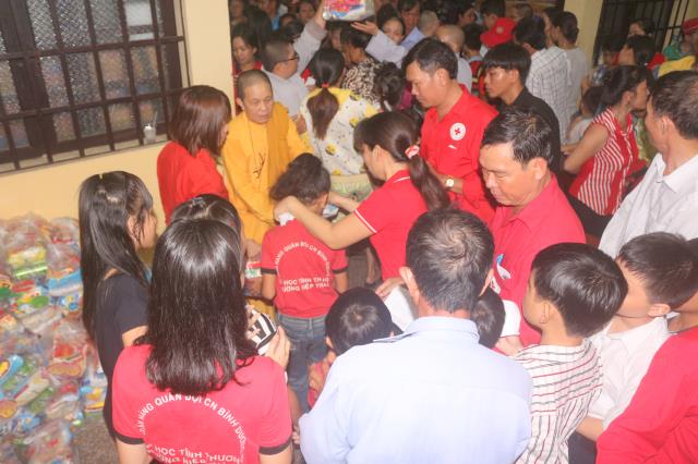 Bình Dương: Đêm Hội Trăng Rằm tại chùa Hội Khánh.