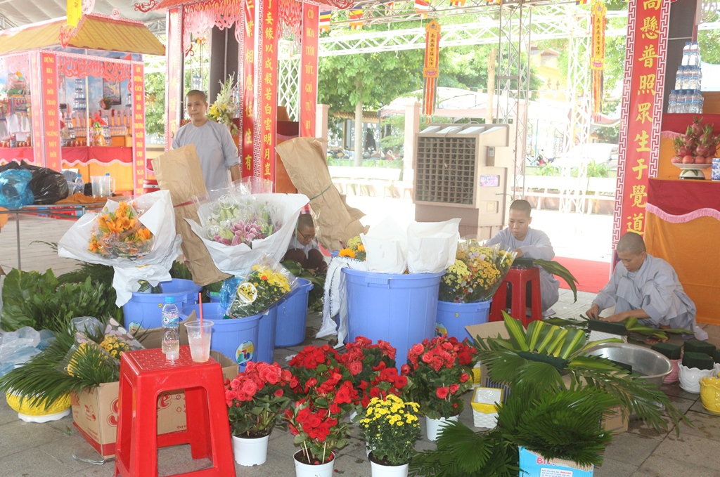 Chùm ảnh: Trước ngày diễn ra Đại lễ cầu siêu các nạn nhân tử vong do TNGT