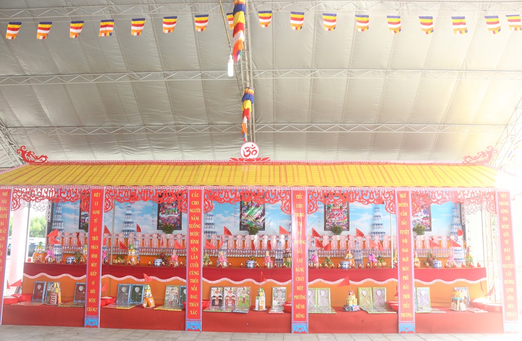 Chùm ảnh: Trước ngày diễn ra Đại lễ cầu siêu các nạn nhân tử vong do TNGT