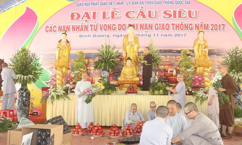 Chùm ảnh: Trước ngày diễn ra Đại lễ cầu siêu các nạn nhân tử vong do TNGT
