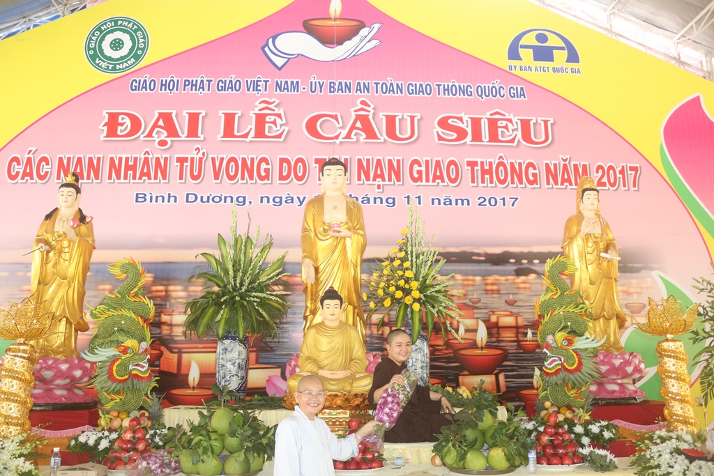 Chùm ảnh: Trước ngày diễn ra Đại lễ cầu siêu các nạn nhân tử vong do TNGT