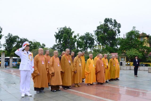Đoàn Đại biểu Đại hội Phật giáo toàn quốc lần thứ VIII viếng lăng Chủ tịch Hồ Chí Minh