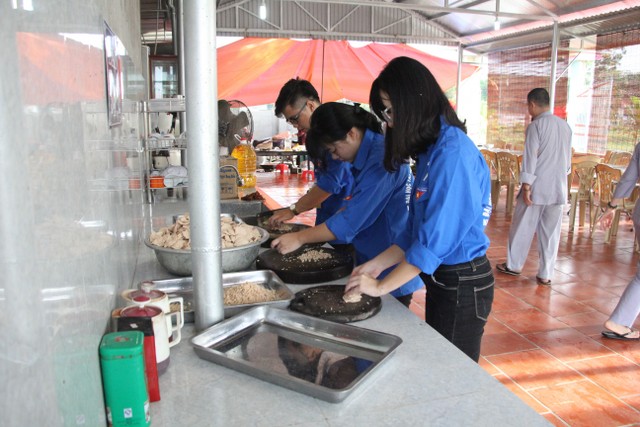 Thái Bình: Gần 200 bạn trẻ về chùa Phú Xuân