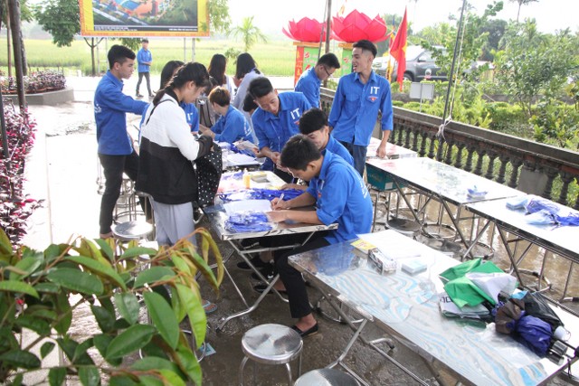 Thái Bình: Gần 200 bạn trẻ về chùa Phú Xuân