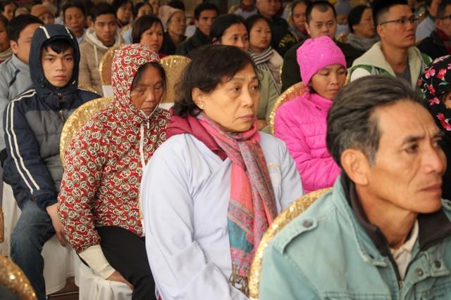 Thái Bình: Người khuyết tật về chùa Từ Xuyên nghe  pháp