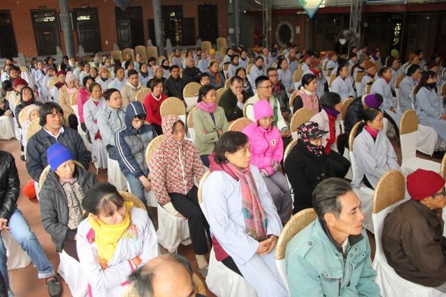 Thái Bình: Người khuyết tật về chùa Từ Xuyên nghe  pháp
