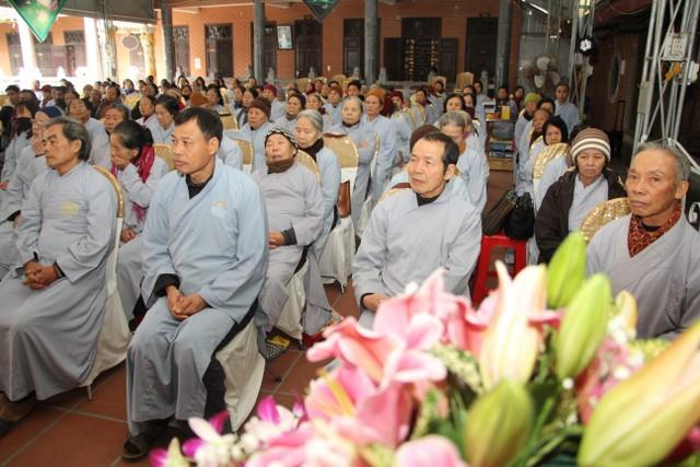 Thái Bình: Người khuyết tật về chùa Từ Xuyên nghe  pháp