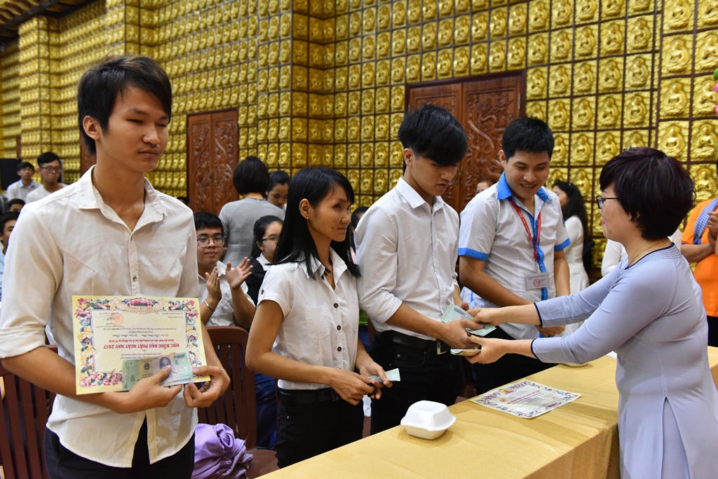 163 sinh viên từ 32 trường Đại học nhận học bổng Đạo Phật ngày nay