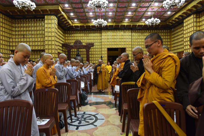 Quỹ Đạo Phật Ngày Nay: Long trọng trao tặng học bổng Đạo Phật Ngày Nay cho các Tăng Ni sinh năm học 2017-2018