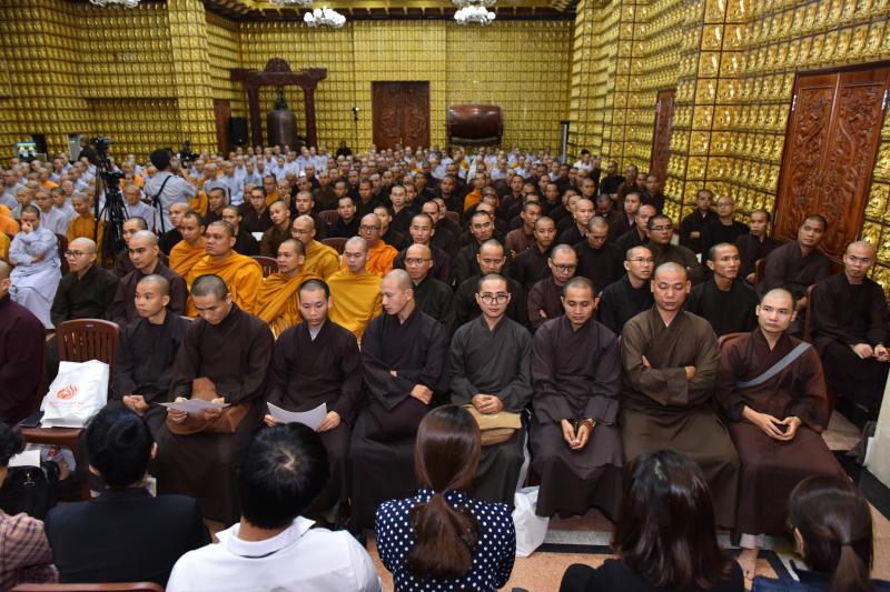 Quỹ Đạo Phật Ngày Nay: Long trọng trao tặng học bổng Đạo Phật Ngày Nay cho các Tăng Ni sinh năm học 2017-2018