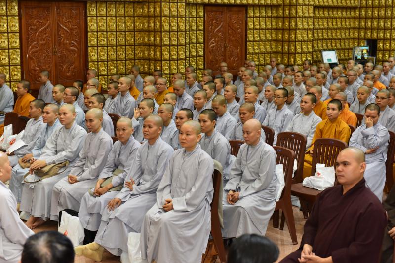 Quỹ Đạo Phật Ngày Nay: Long trọng trao tặng học bổng Đạo Phật Ngày Nay cho các Tăng Ni sinh năm học 2017-2018