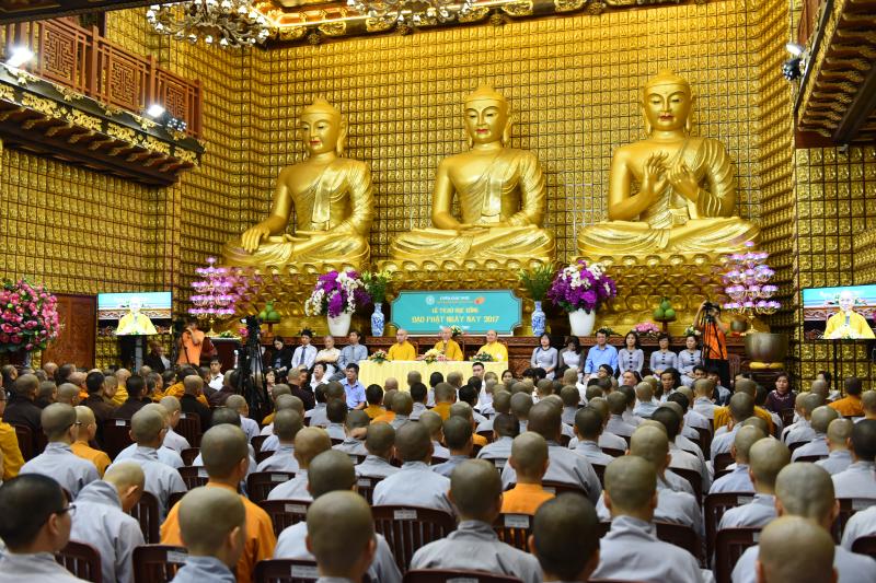Quỹ Đạo Phật Ngày Nay: Long trọng trao tặng học bổng Đạo Phật Ngày Nay cho các Tăng Ni sinh năm học 2017-2018
