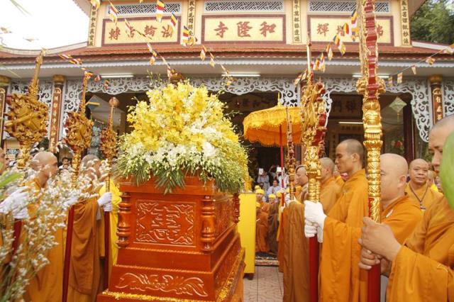 Đồng Tháp: Lễ cung tống kim quan HT. Thích Chơn Thành nhập bảo tháp