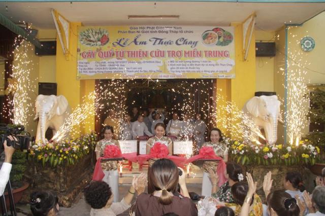 TP. Sa Đéc: Buffet Chay Gây Quỹ Từ Thiện Cứu Trợ Miền Trung