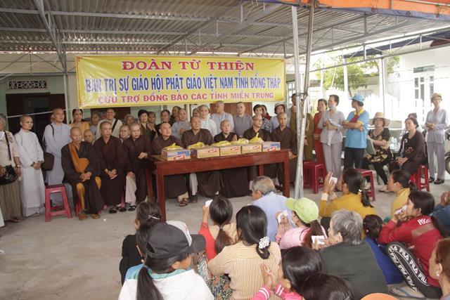 Phật giáo Đồng Tháp cứu trợ các tỉnh miền trung