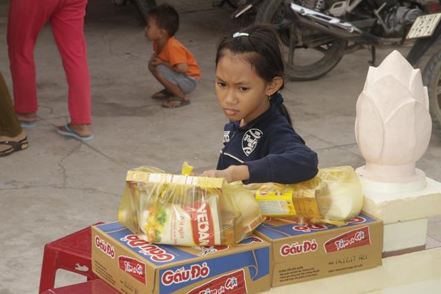 Phật giáo Đồng Tháp cứu trợ các tỉnh miền trung
