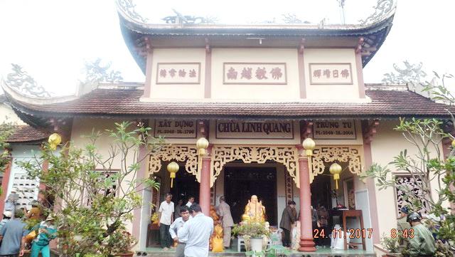 Chùa Phật Ấn đến với bà con vùng bão lũ.