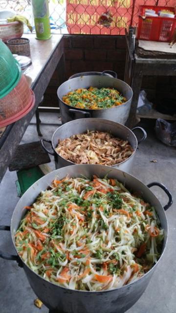 Cơm từ thiện - ấm lòng bệnh nhân nghèo