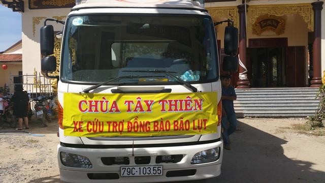 Chùa Tây Thiên tặng quà từ thiện