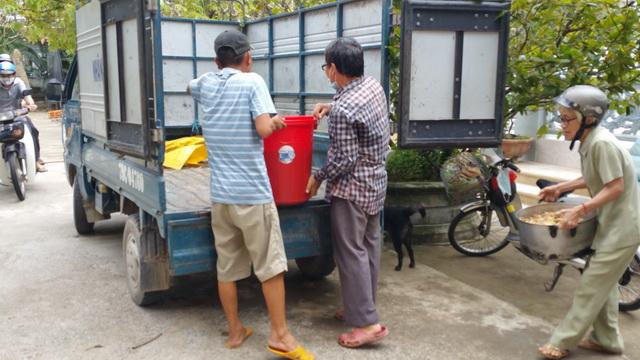 Cơm từ thiện - ấm lòng bệnh nhân nghèo