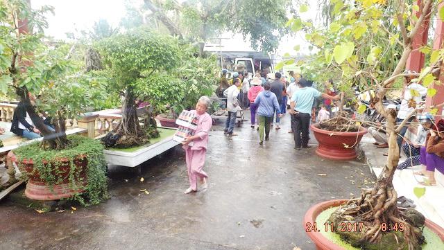 Chùa Phật Ấn đến với bà con vùng bão lũ.