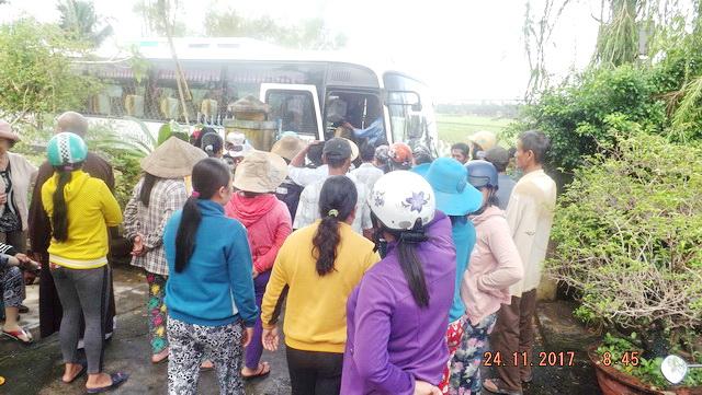 Chùa Phật Ấn đến với bà con vùng bão lũ.