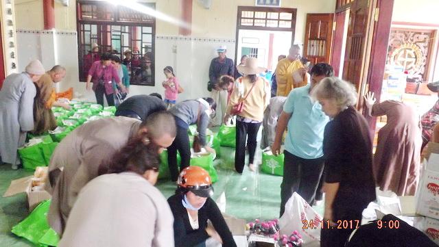 Chùa Phật Ấn đến với bà con vùng bão lũ.