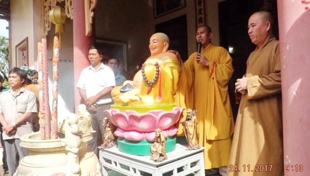 Chùa Phật Ấn đến với bà con vùng bão lũ.