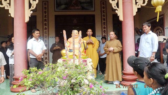 Chùa Phật Ấn đến với bà con vùng bão lũ.