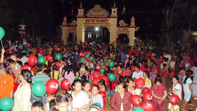 Vui hội Trăng Rằm tại chùa Hưng Long.