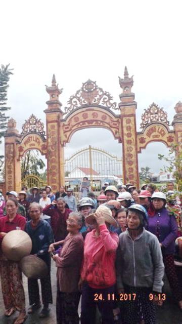 Chùa Phật Ấn đến với bà con vùng bão lũ.