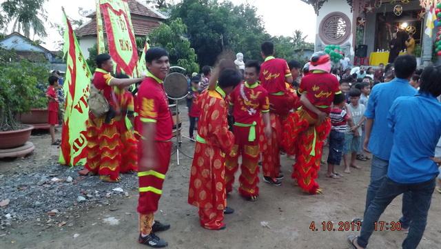 Vui hội Trăng Rằm tại chùa Hưng Long.