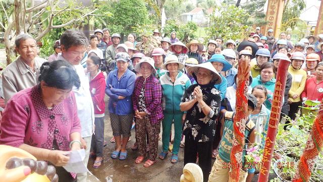 Chùa Phật Ấn đến với bà con vùng bão lũ.