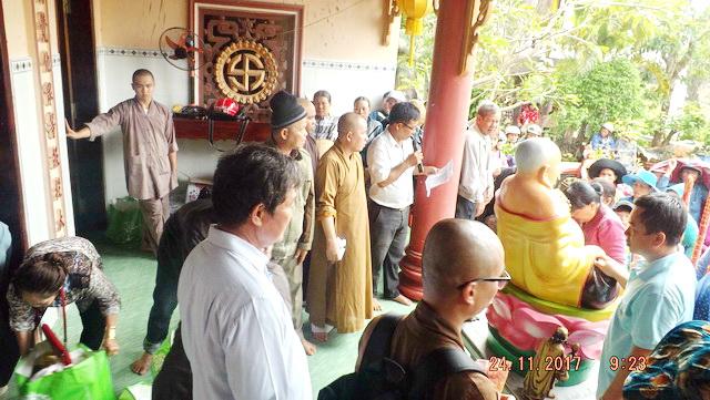 Chùa Phật Ấn đến với bà con vùng bão lũ.