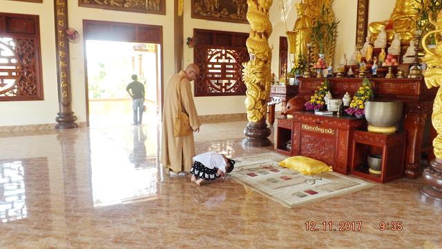 Chùa Tây Thiên tặng quà từ thiện