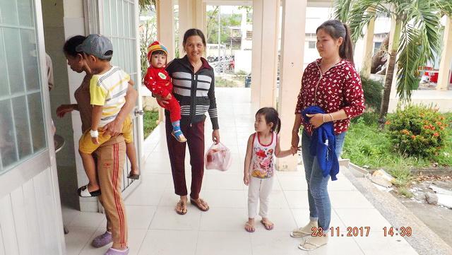 Cơm từ thiện - ấm lòng bệnh nhân nghèo